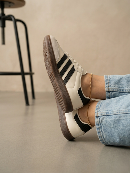 Samba Urban – Estilo Clásico en Tonos Neutros